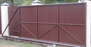 Купить откатные ворота из профнастила Тюмень, цена от 1774 руб.